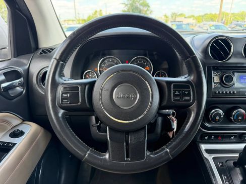 Used 2014 Jeep Compass Latitude FWD image 20