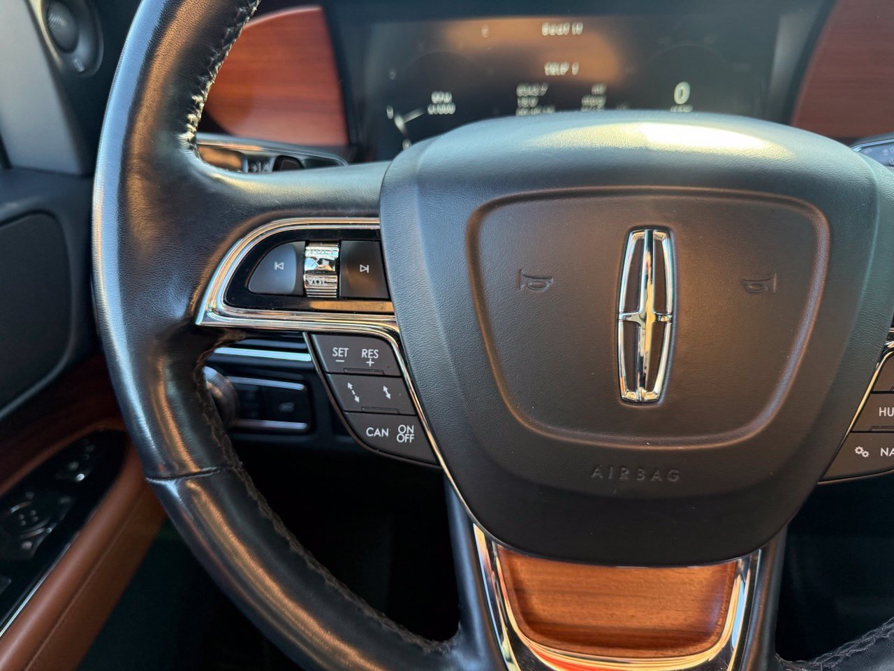 Used 2018 Lincoln Navigator Reserve w/ Technology Package AWD/4WD image 18