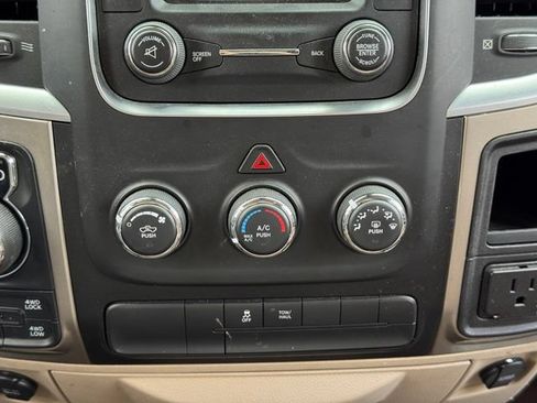 Used 2013 RAM 1500 Classic SLT w/ Premium Display Pkg AWD/4WD image 13