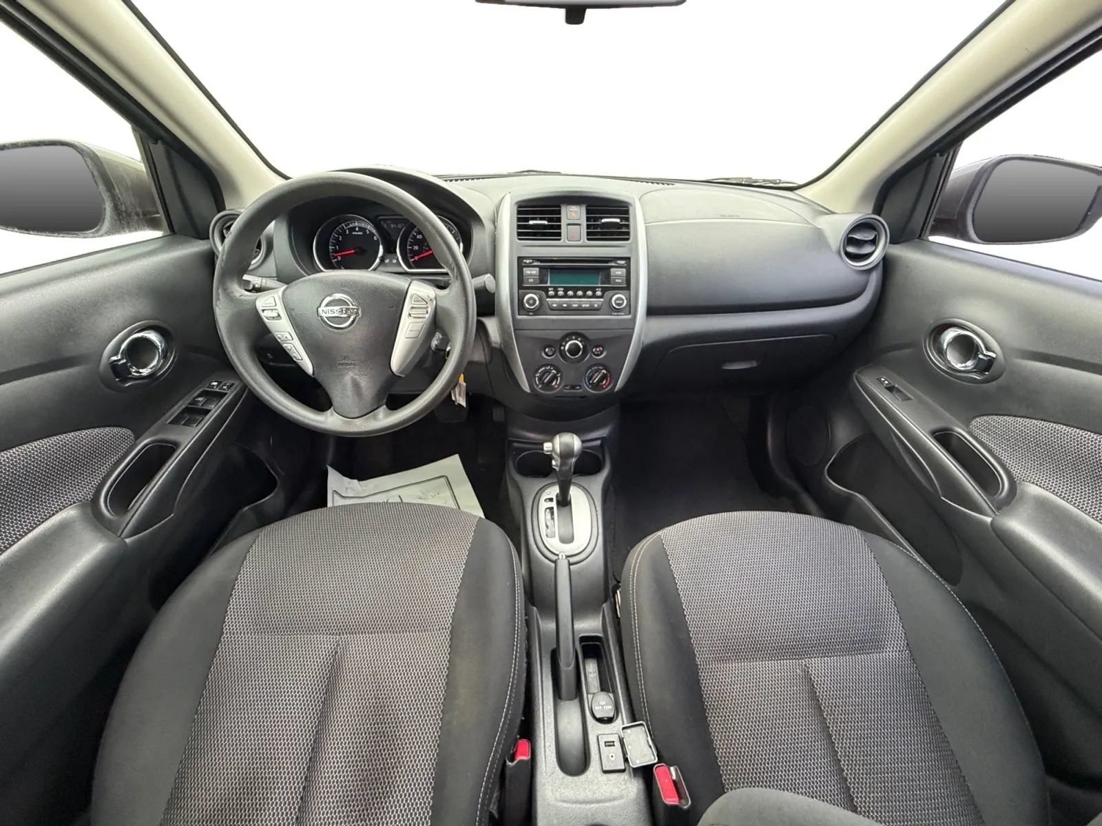 Used 2015 Nissan Versa SV FWD image 11