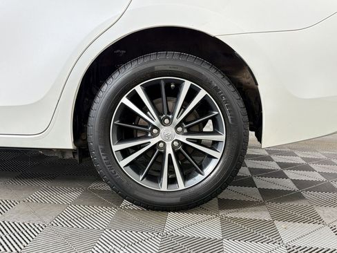 Used 2018 Toyota Corolla LE w/ LE Premium Package w/Moonroof FWD image 10