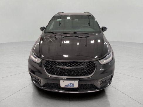 Used 2025 Chrysler Pacifica Premium FWD image 14