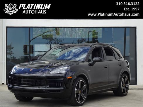 Used 2023 Porsche Cayenne Turbo S AWD/4WD image 1