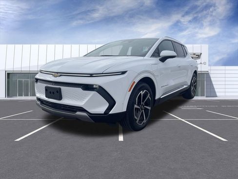 Used 2025 Chevrolet Equinox EV LT image 4