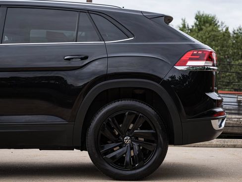Used 2023 Volkswagen Atlas Cross Sport SE w/ Black Wheel Package AWD/4WD image 4