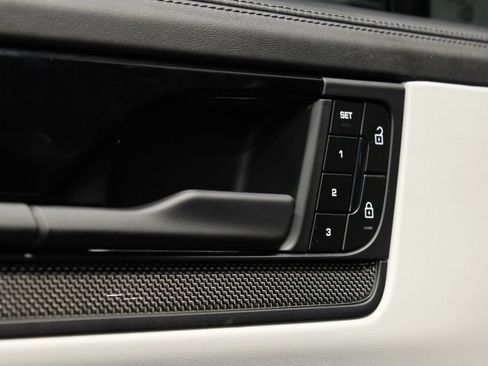 Used 2025 Porsche Cayenne GTS AWD/4WD image 35