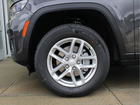 New 2025 Jeep Grand Cherokee Laredo X w/ Luxury Tech Group I image 36