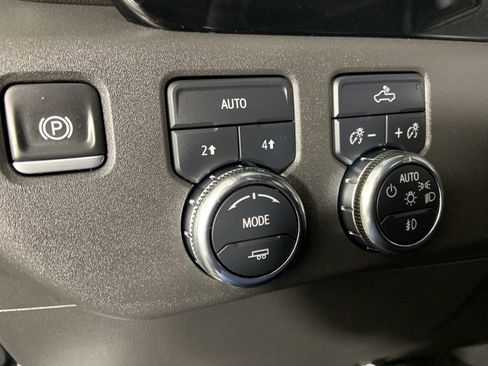 Used 2025 GMC Sierra 1500 Elevation image 30