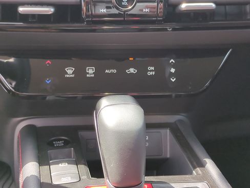 New 2025 Nissan Kicks SR w/ Illumination Package image 12