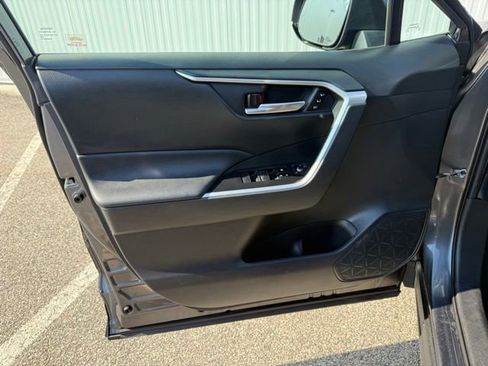 Used 2019 Toyota RAV4 XLE Premium w/ Cold Weather Package AWD/4WD image 15