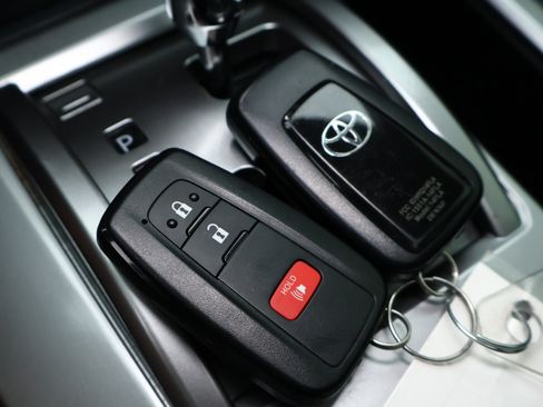 Used 2022 Toyota 4Runner Limited AWD/4WD image 30