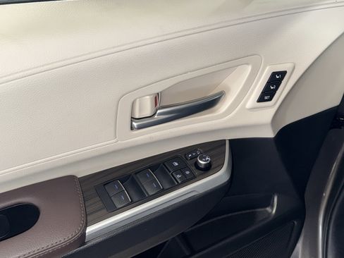 Used 2024 Toyota Sienna Platinum image 17