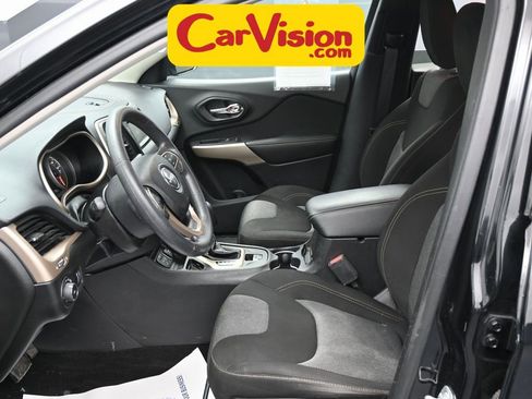 Used 2018 Jeep Cherokee Latitude w/ Safety Group image 15