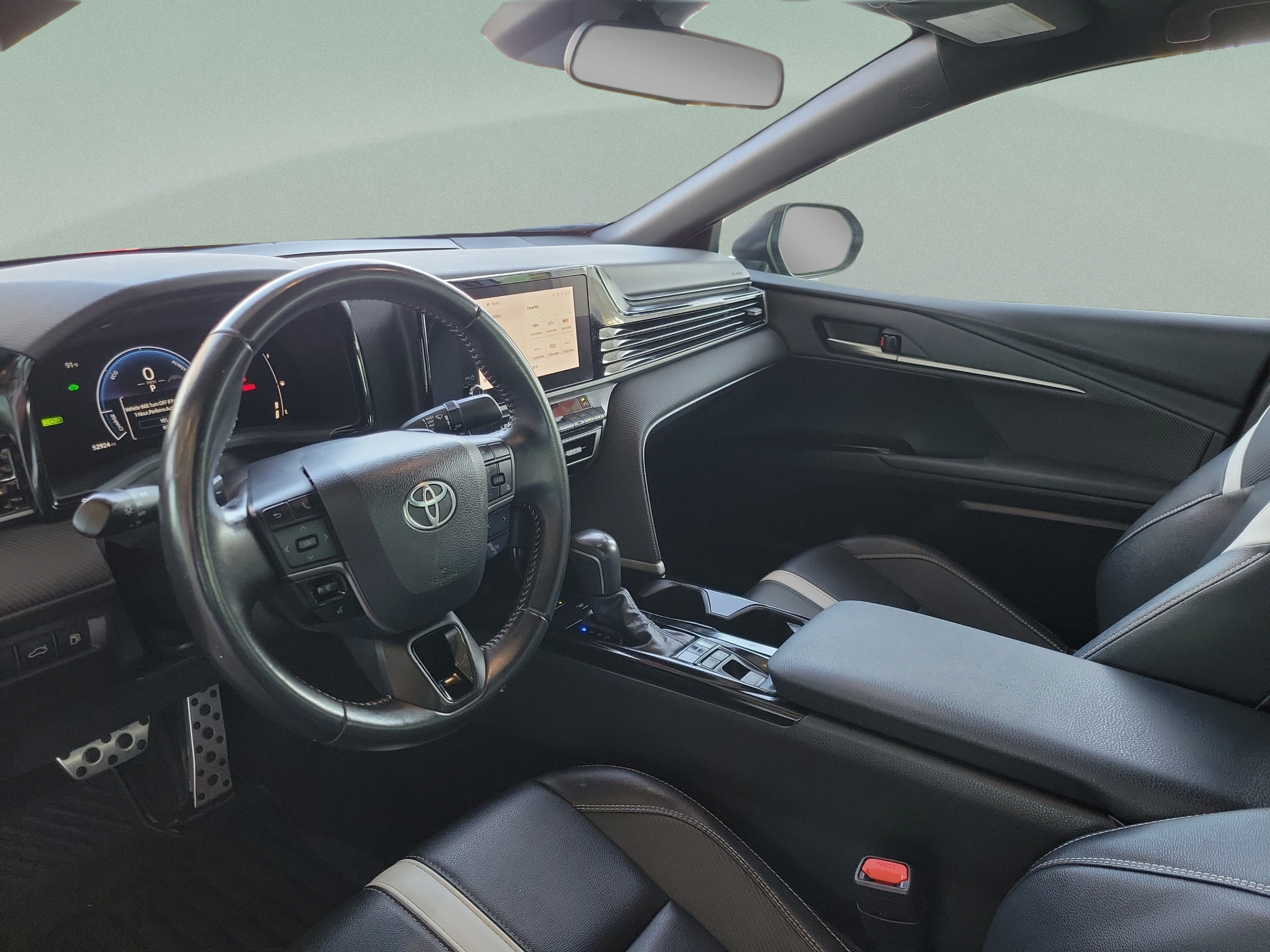 Used 2025 Toyota Camry SE FWD image 8