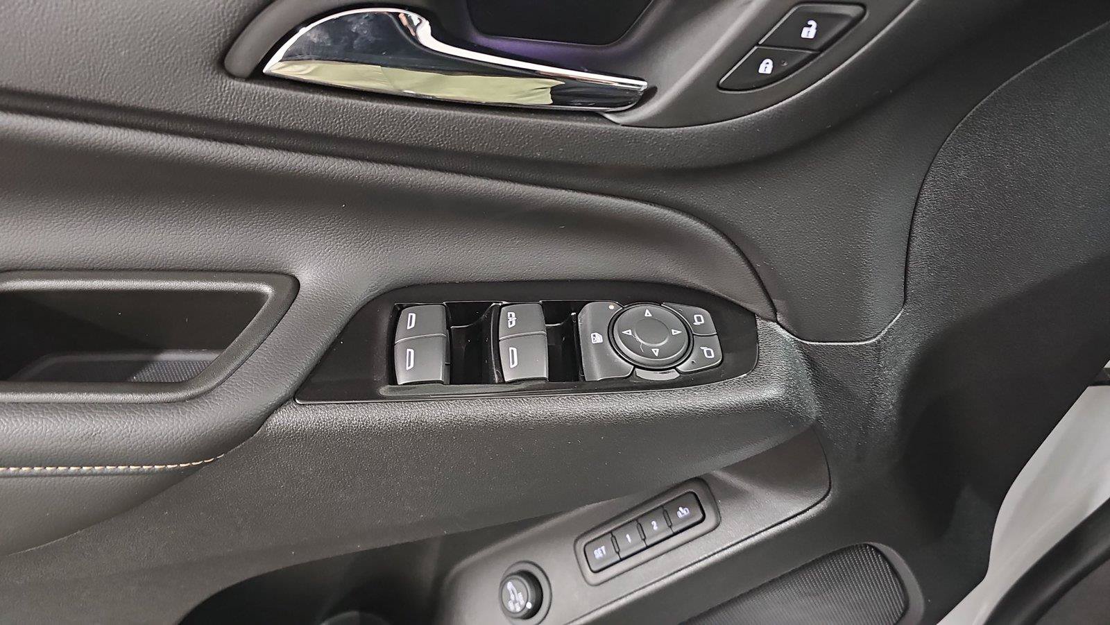 Used 2023 Chevrolet Equinox Premier FWD image 23