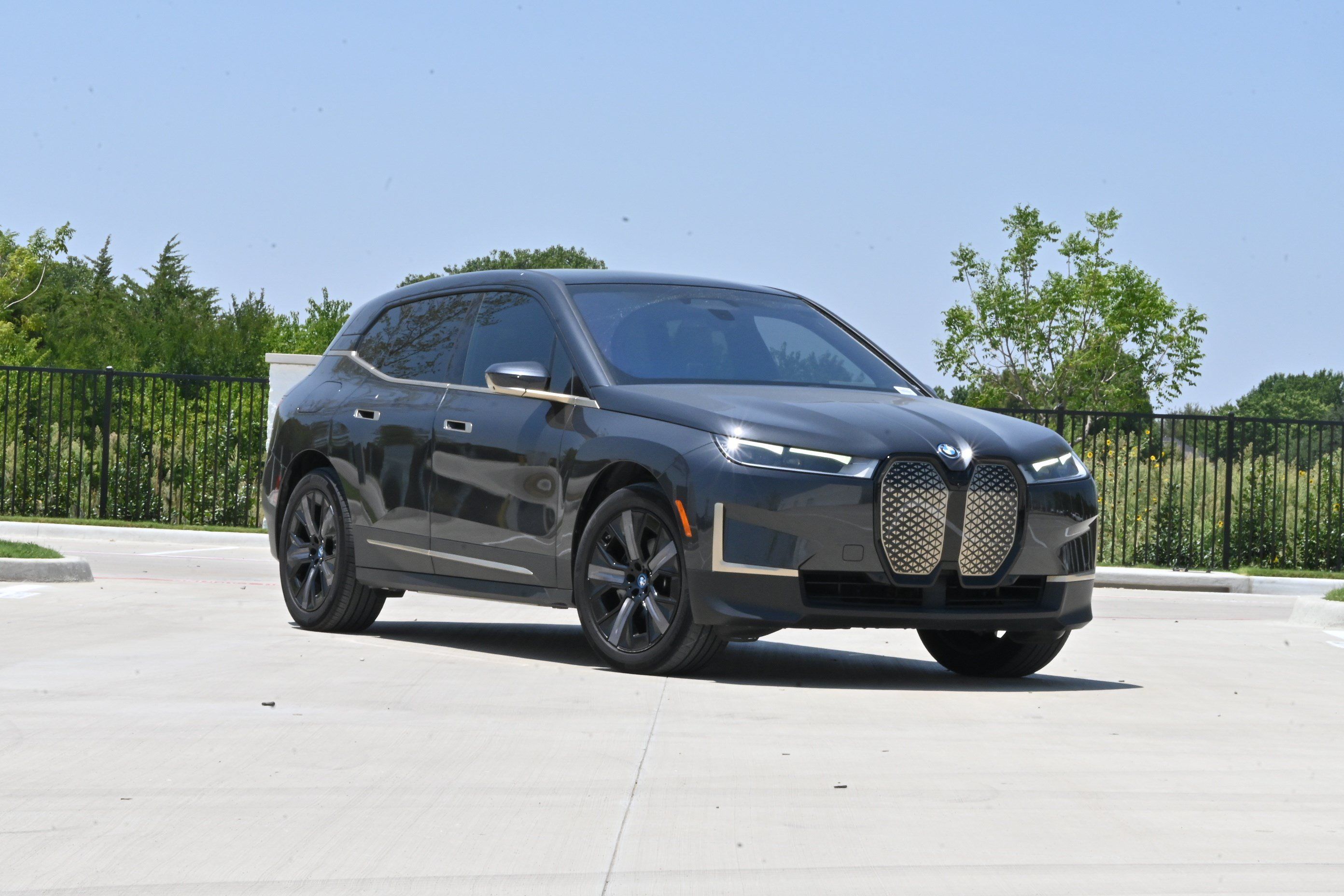 Certified 2024 BMW iX xDrive50 w/ Premium Package AWD/4WD image 2