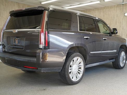 Used 2018 Cadillac Escalade Platinum image 10