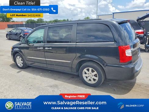 Used 2012 Chrysler Town & Country Touring w/ Entertainment Group #1 FWD image 3