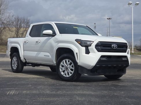 Used 2024 Toyota Tacoma SR5 RWD image 2