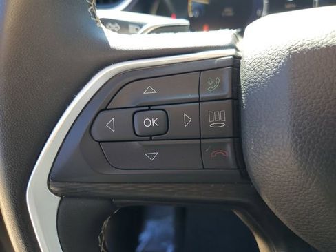 Used 2024 Jeep Grand Cherokee Laredo image 16