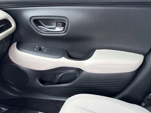 Used 2023 Honda HR-V LX image 23