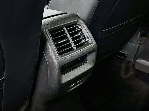 Used 2026 Volkswagen Tiguan SE FWD image 26