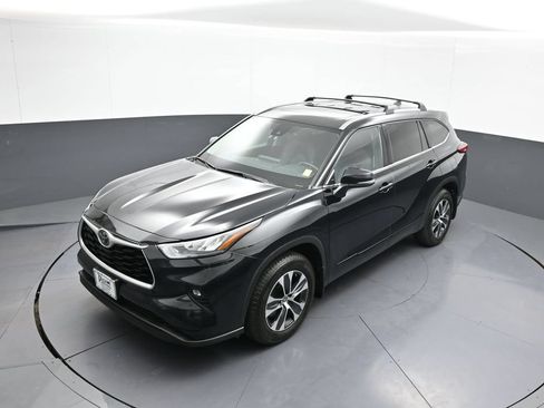 Certified 2020 Toyota Highlander XLE AWD/4WD image 36