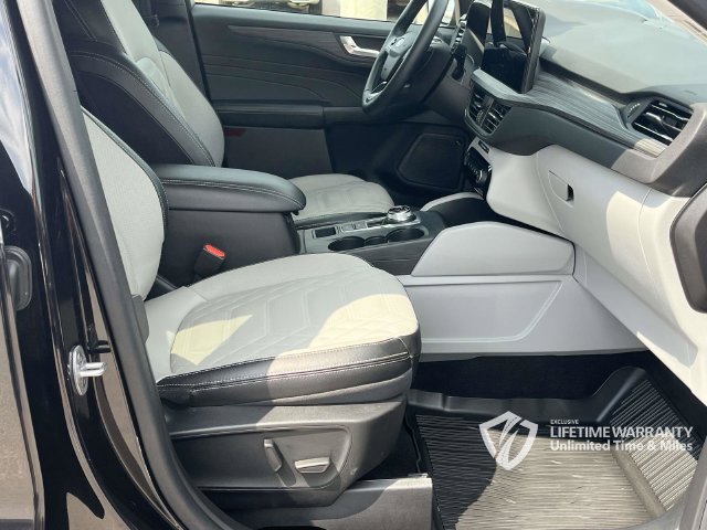 Used 2023 Ford Escape Platinum w/ Premium Technology Package AWD/4WD image 30