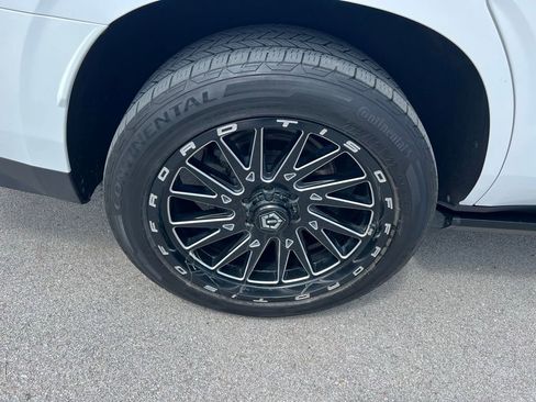 Used 2022 Chevrolet Tahoe High Country AWD/4WD image 11