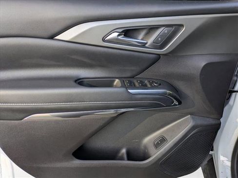 Used 2025 Chevrolet Traverse LT w/ Midnight/Sport Edition image 14