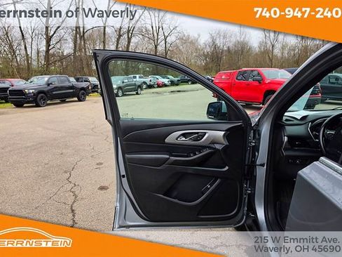 Used 2023 Chevrolet Traverse LT image 13