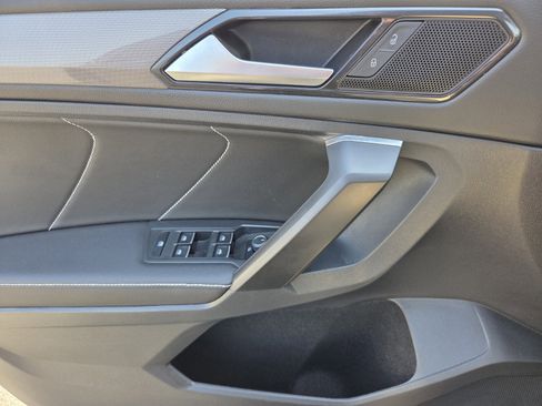 Used 2023 Volkswagen Tiguan SE image 52