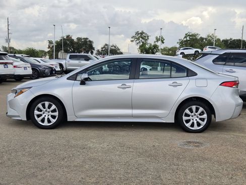Used 2025 Toyota Corolla LE FWD image 6