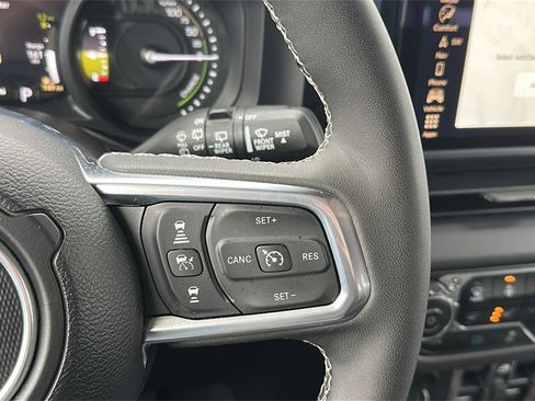 Used 2025 Jeep Wrangler Unlimited Sahara image 19