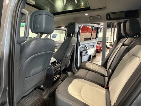 Used 2023 Land Rover Defender 110 X-Dynamic SE AWD/4WD image 4