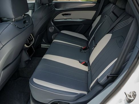 New 2025 Bentley Bentayga image 37