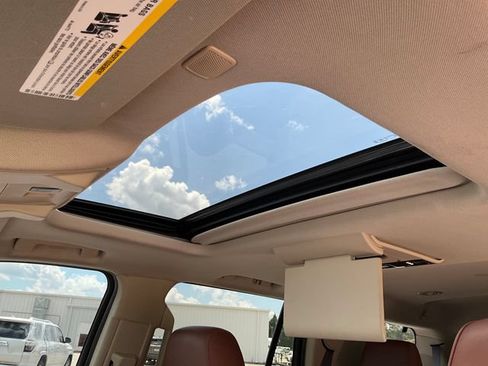 Used 2019 Cadillac Escalade Premium Luxury AWD/4WD image 9