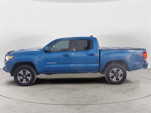 Used 2017 Toyota Tacoma TRD Sport image 2