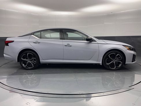 Used 2025 Nissan Altima 2.5 SR w/ SR Premium Package AWD/4WD image 31