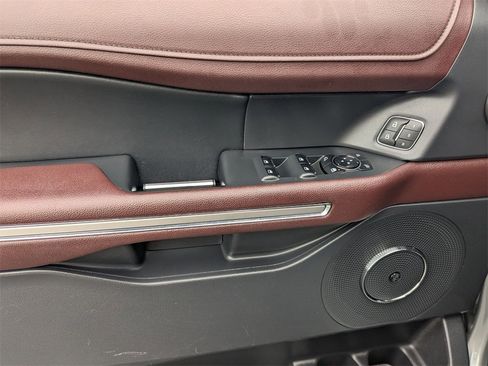 Used 2024 Ford Expedition Limited image 14