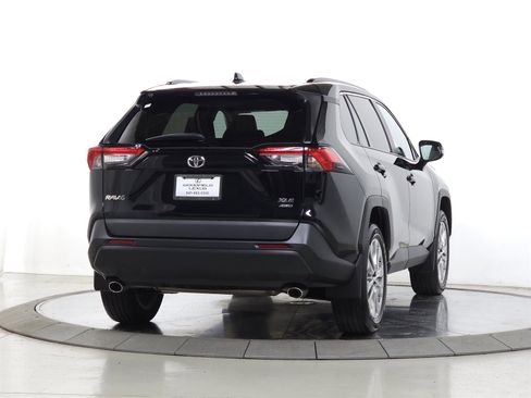 Used 2023 Toyota RAV4 XLE Premium image 11