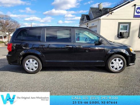Used 2019 Dodge Grand Caravan SE w/ UConnect Hands-Free Group image 8