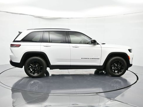 New 2025 Jeep Grand Cherokee Altitude image 5