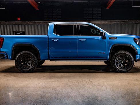 Used 2024 GMC Sierra 1500 AT4 w/ Technology Package image 10