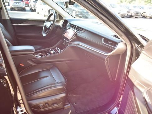 Used 2023 Jeep Grand Cherokee L Limited AWD/4WD image 48