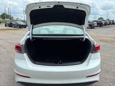 Used 2017 Hyundai Elantra SE FWD image 19
