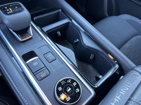 Used 2024 Nissan Pathfinder SV image 15