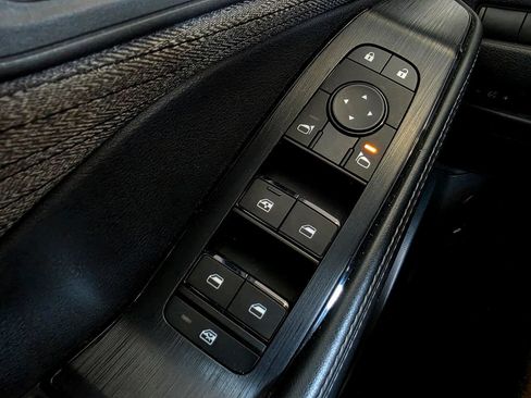 Used 2023 Nissan Rogue SV FWD image 16