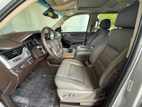 Used 2019 GMC Yukon XL Denali w/ Denali Ultimate Package RWD image 11