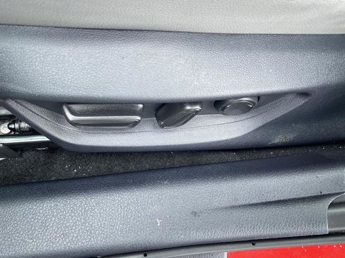 Used 2025 Toyota Camry SE image 12